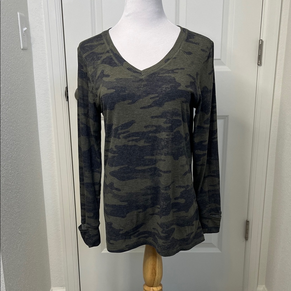 LuLaRoe Hazel XL 16 Olive Green Camo Ribbed V Neck Long Sleeve Top